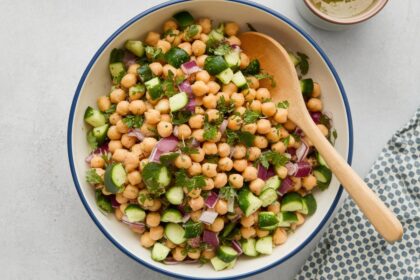 Refreshing Chickpea Salad with Cucumber: A Healthy Twist