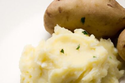 Creamy Garlic Mashed Potatoes: A Flavorful Homemade Twist